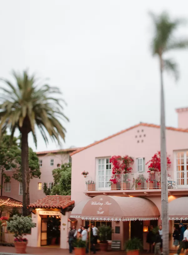 Courtyard wedding at La Valencia Hotel, La Jolla – Laura & Eli